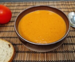 Autentisk andalusisk gazpacho klar til servering (udvalgt billede)