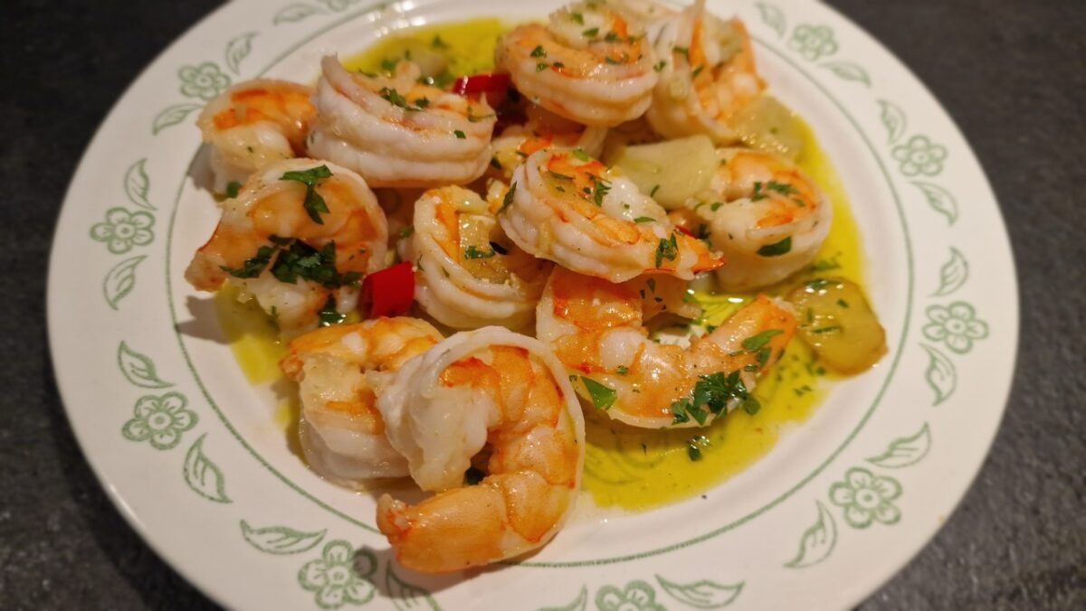 Gambas al ajillo med rejer, hvidløg og chili i olivenolie