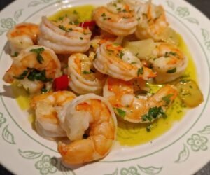 Gambas al ajillo med rejer, hvidløg og chili i olivenolie