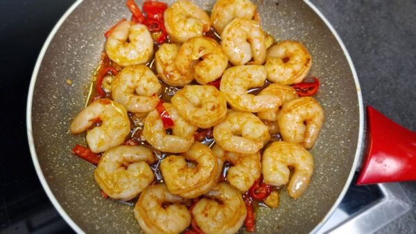 Gambas pil pil i en pande set oppefra