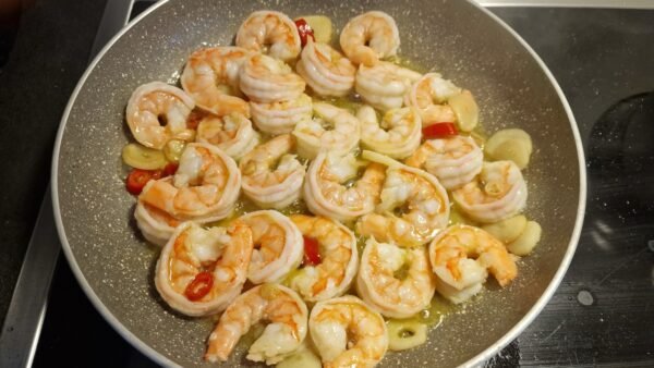 Tilberedning af gambas al ajillo, trin 4