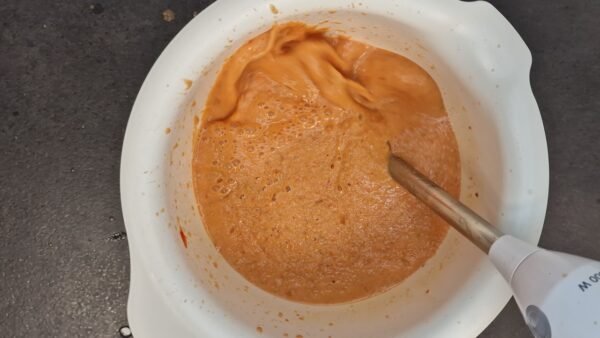 Gazpacho blendes, til den er helt glat