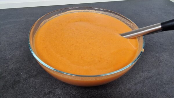 Kold gazpacho klar til servering