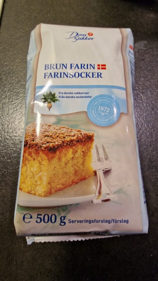 Brun farin-pakke med drømmekage fra Brovst på emballagen