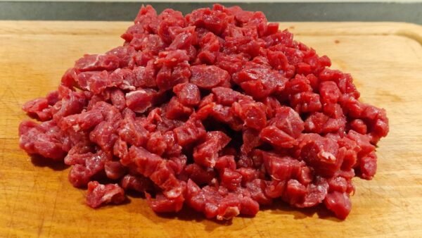 Oksekød skåret i små tern til steak tartare