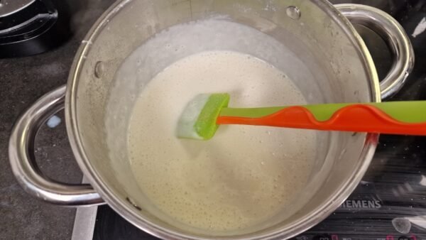 Jævnet bechamelsauce som base for persillesovsen