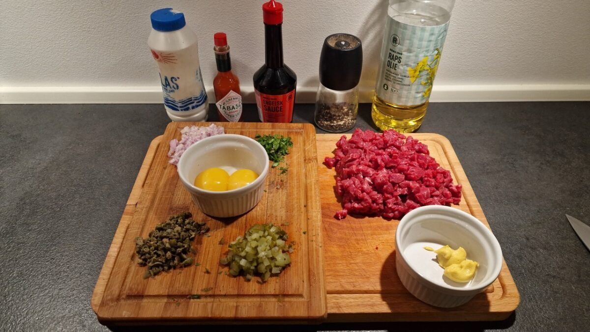 Ingredienser til klassisk steak tartare