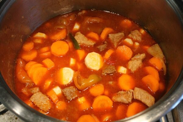 Tilberedning af gullaschsuppe, trin 7