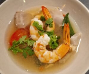 Tom yum-suppe med rejer