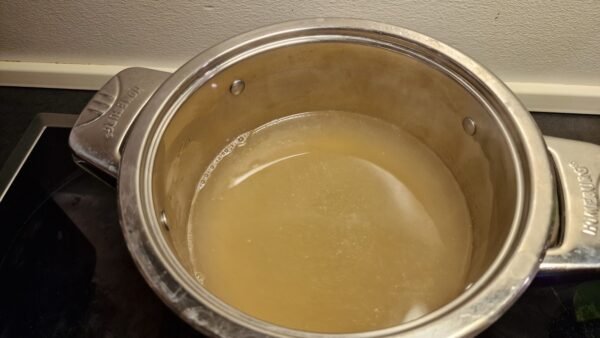 Rejefond bringes i kog til tom yum